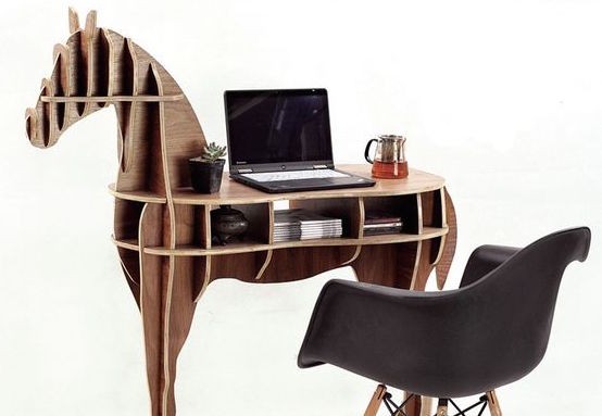 bureau en bois silhouette cheval